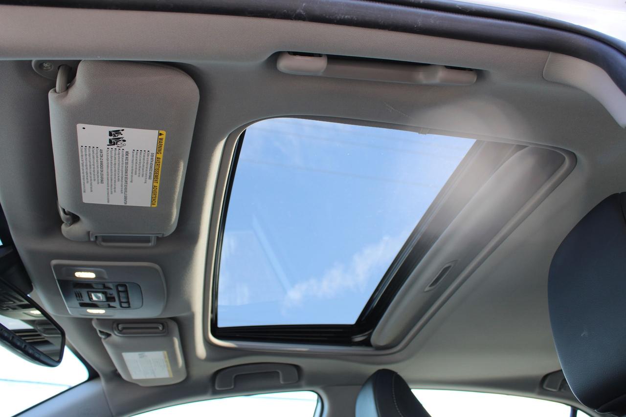 2024 Toyota Camry HYBRID SE Photo