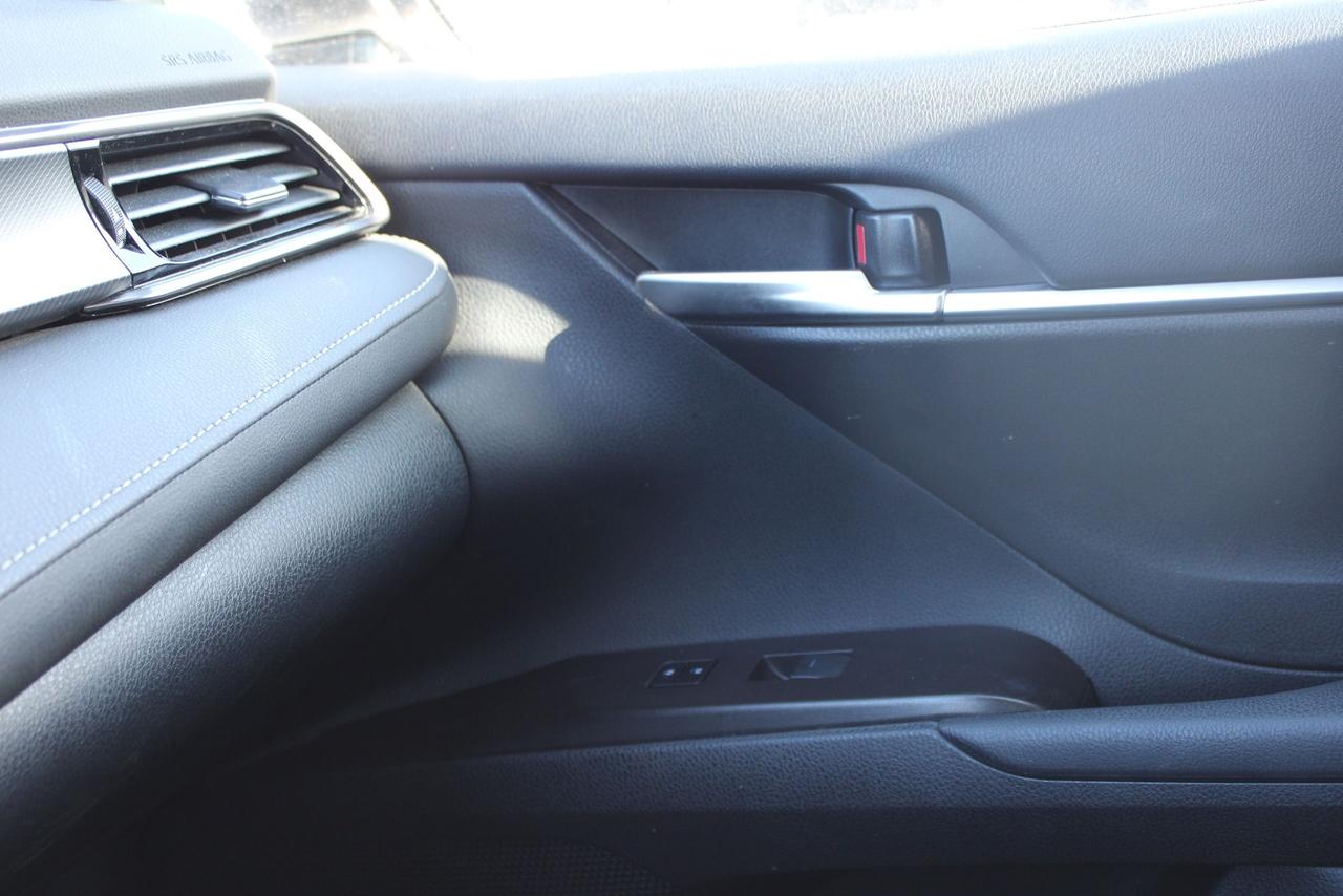 2024 Toyota Camry HYBRID SE Photo