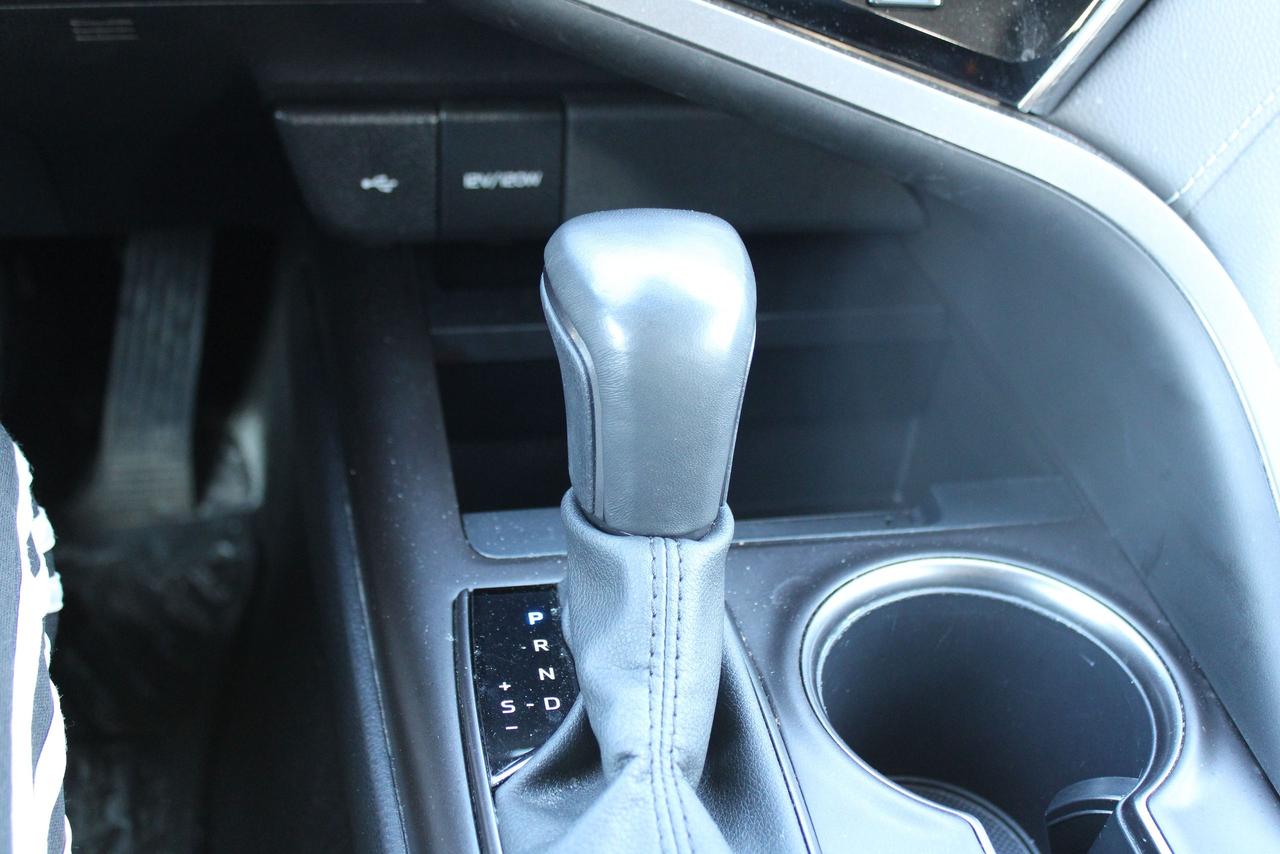 2024 Toyota Camry HYBRID SE Photo