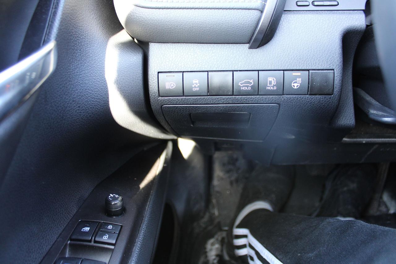 2024 Toyota Camry HYBRID SE Photo