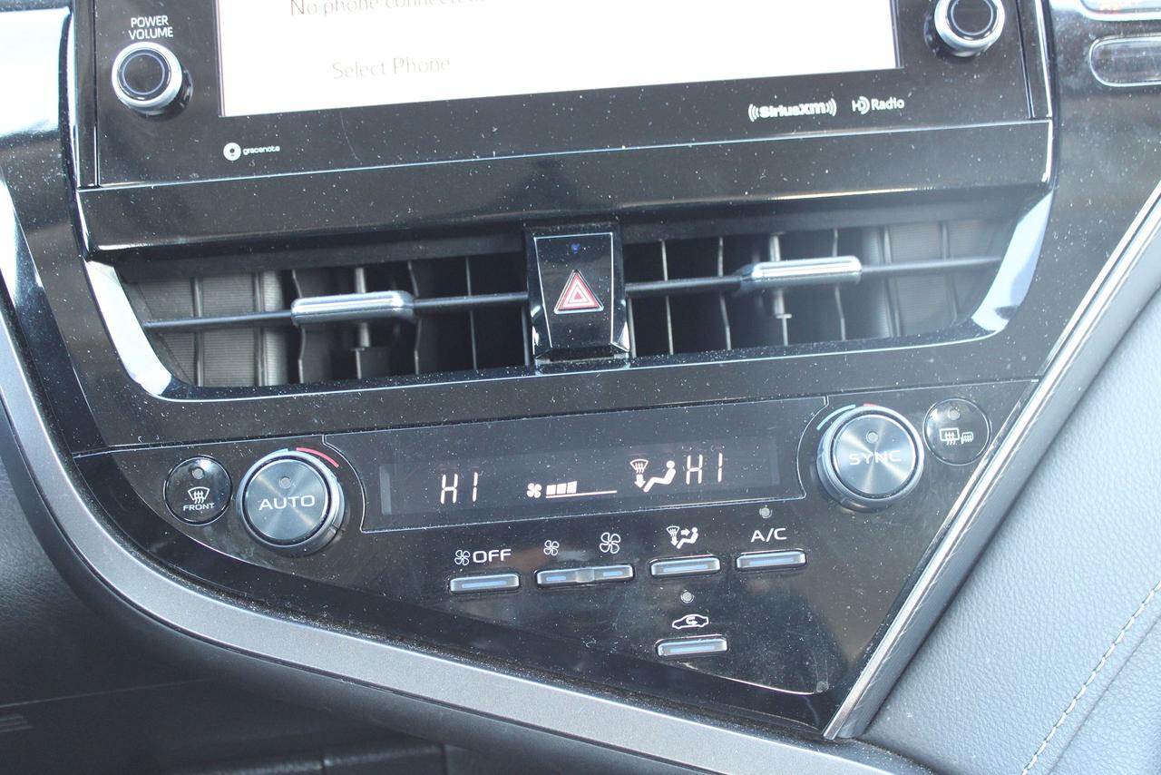 2024 Toyota Camry HYBRID SE Photo