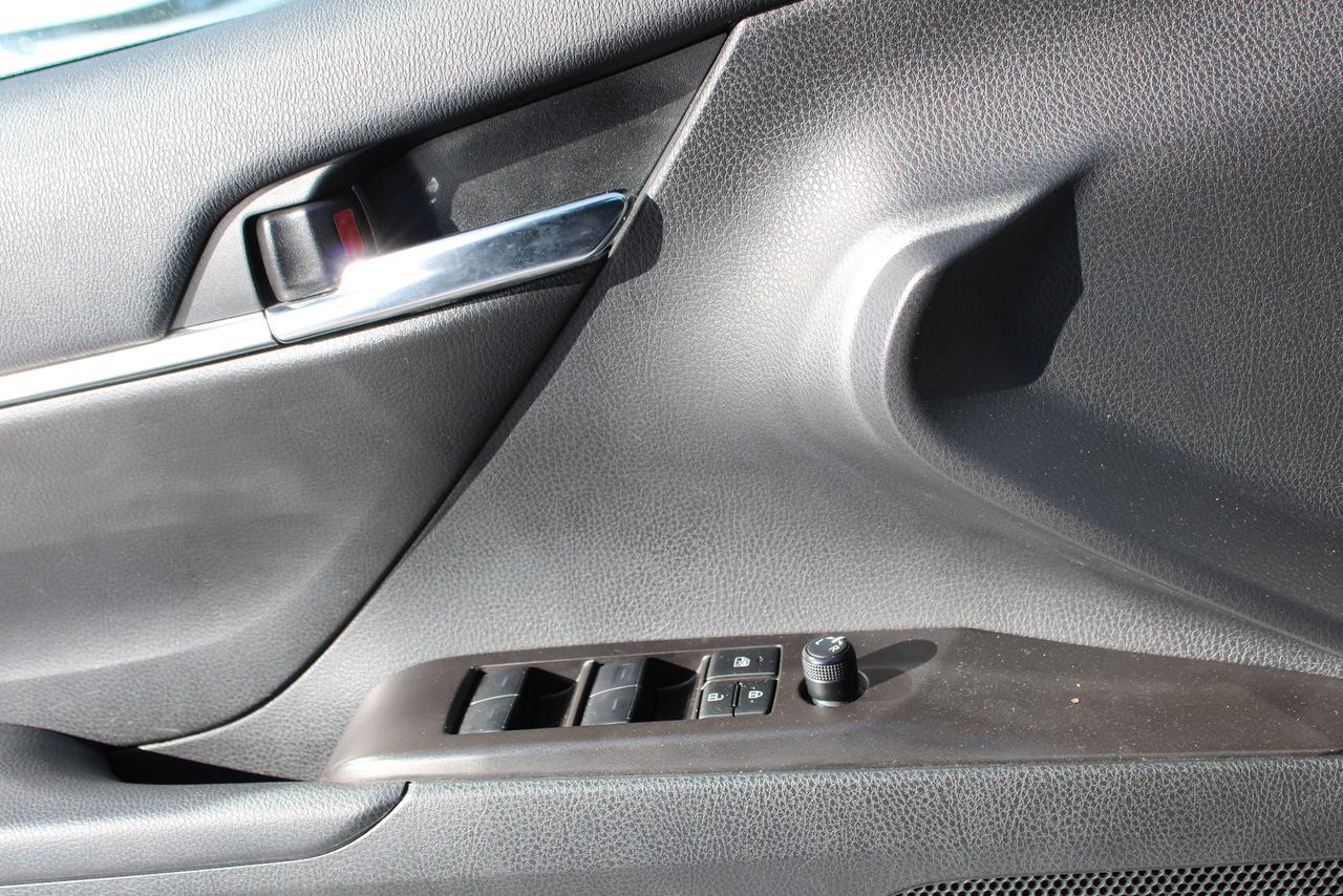 2024 Toyota Camry HYBRID SE Photo