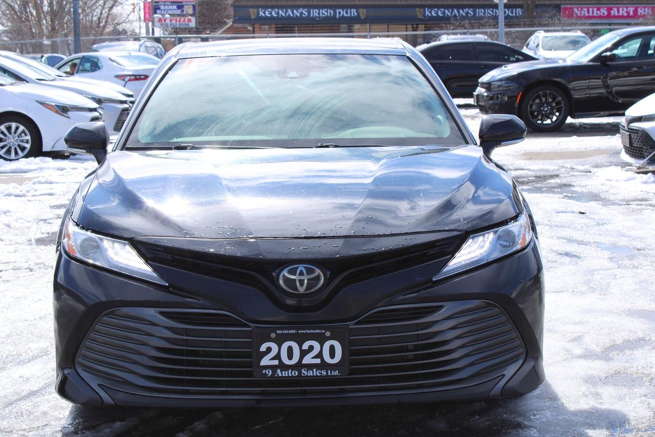 2020 Toyota Camry XLE Photo4