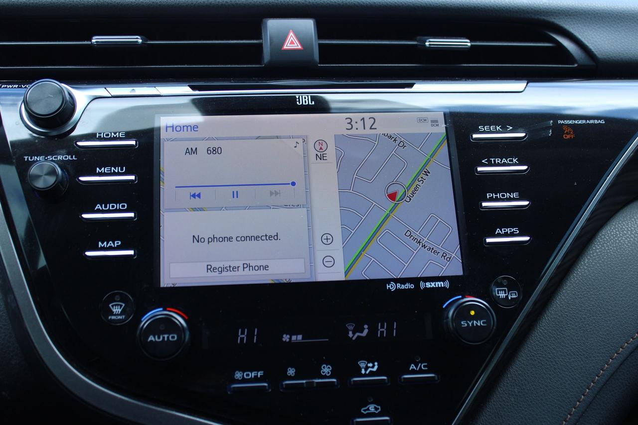 2020 Toyota Camry XLE Photo