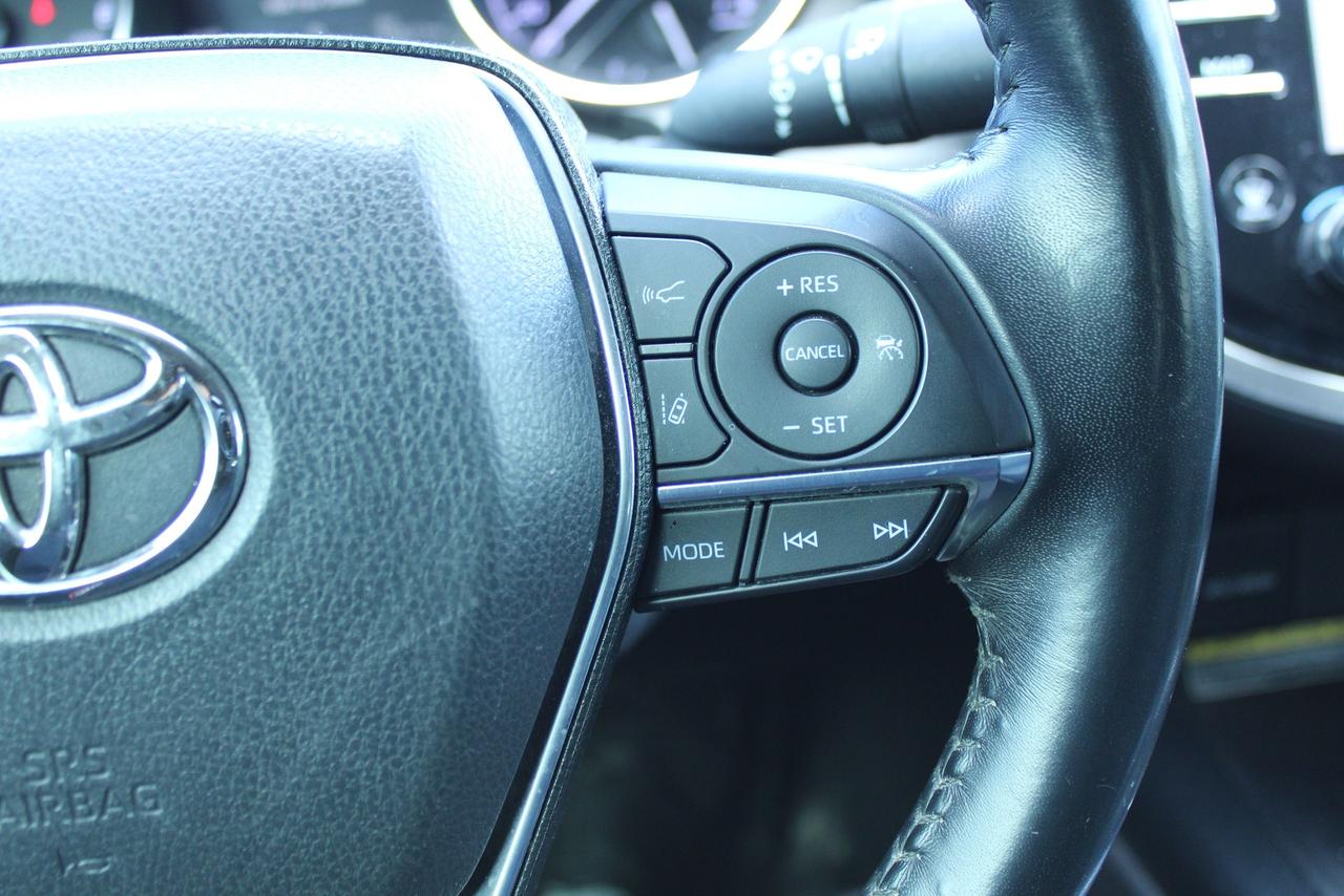 2020 Toyota Camry XLE Photo