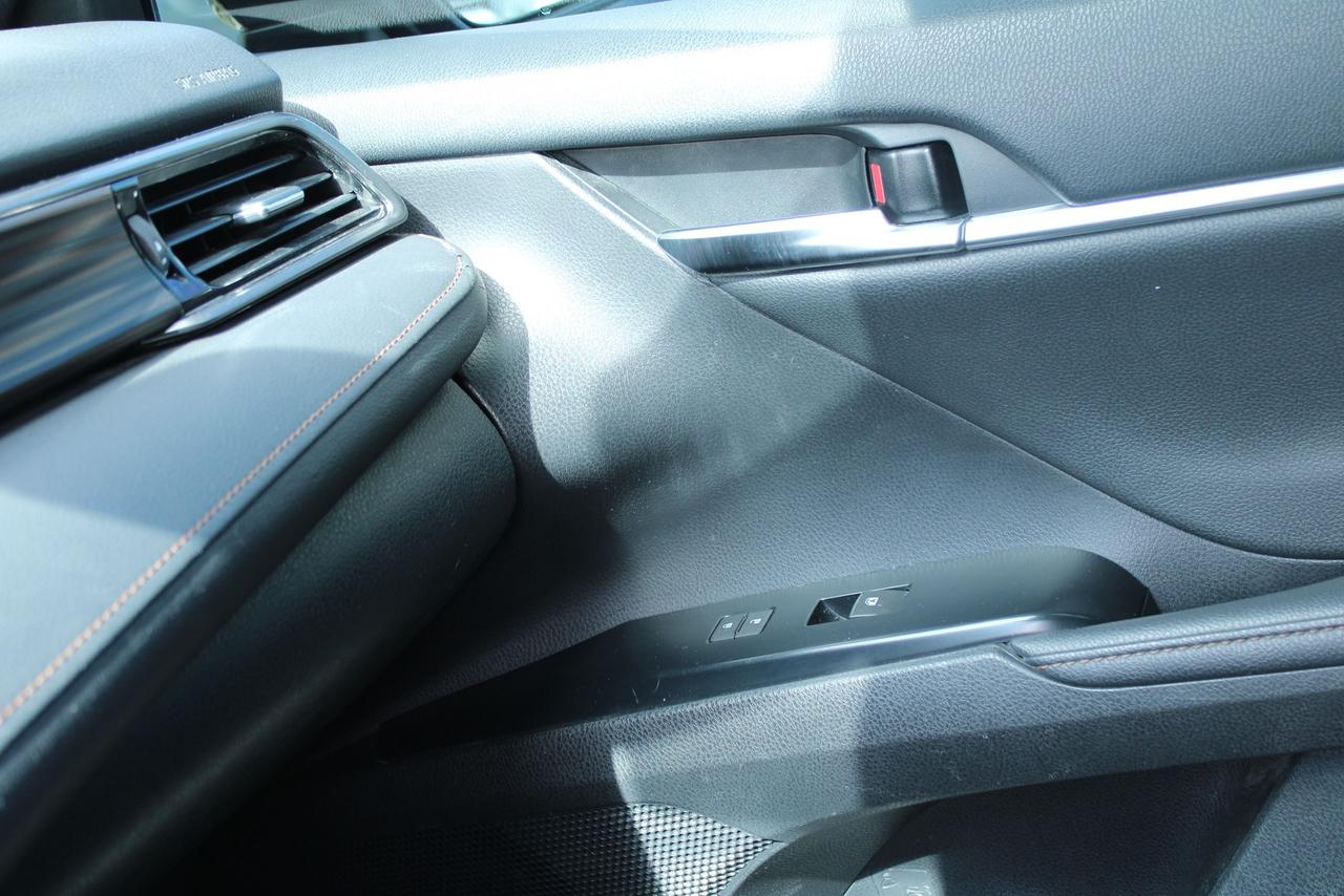 2020 Toyota Camry XLE Photo