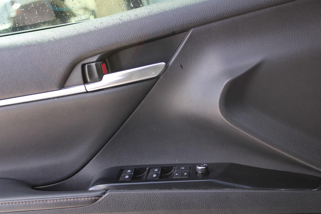 2020 Toyota Camry XLE Photo