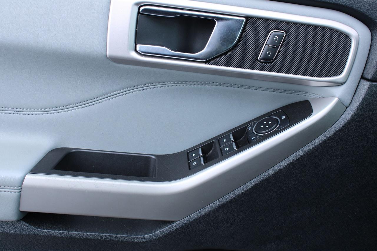 2024 Ford Explorer XLT Photo