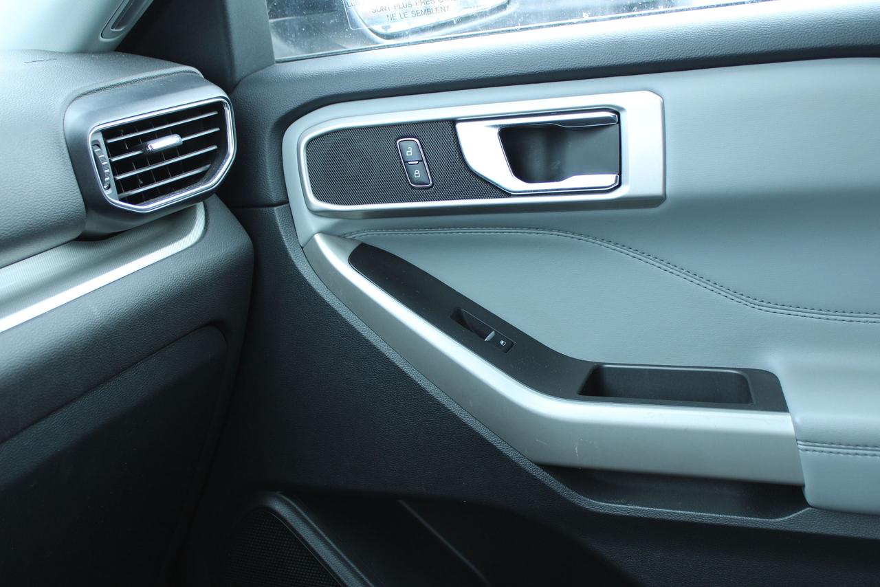 2024 Ford Explorer XLT Photo