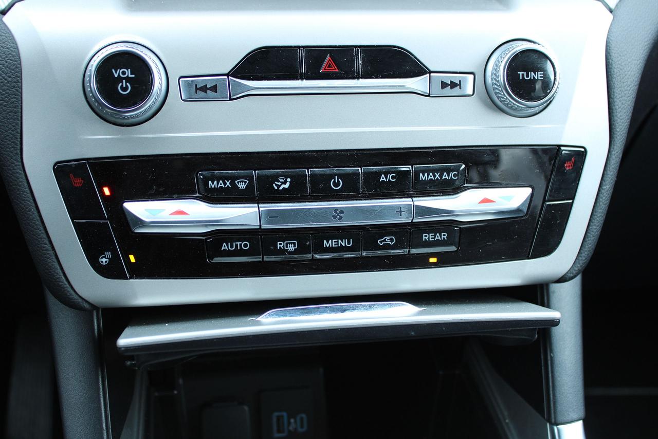 2024 Ford Explorer XLT Photo