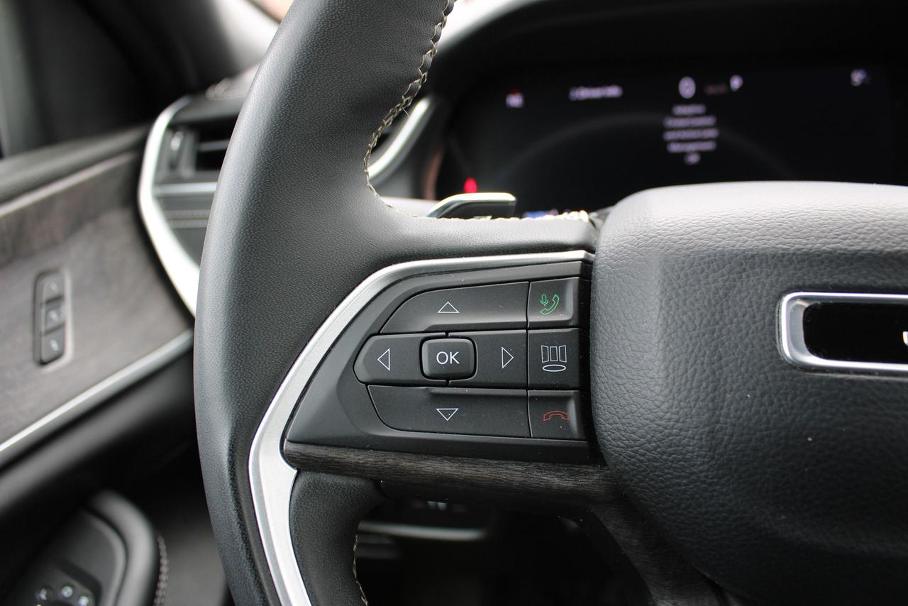 2024 Jeep Grand Cherokee Limited 6 Passenger Photo