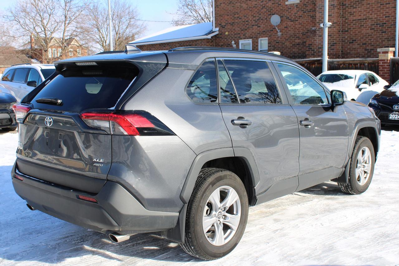 2025 Toyota RAV4 XLE Photo3