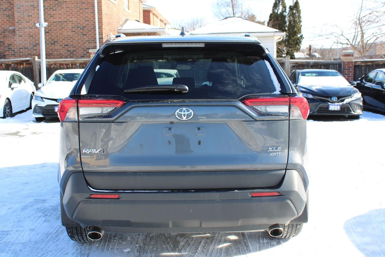 2025 Toyota RAV4 XLE Photo4