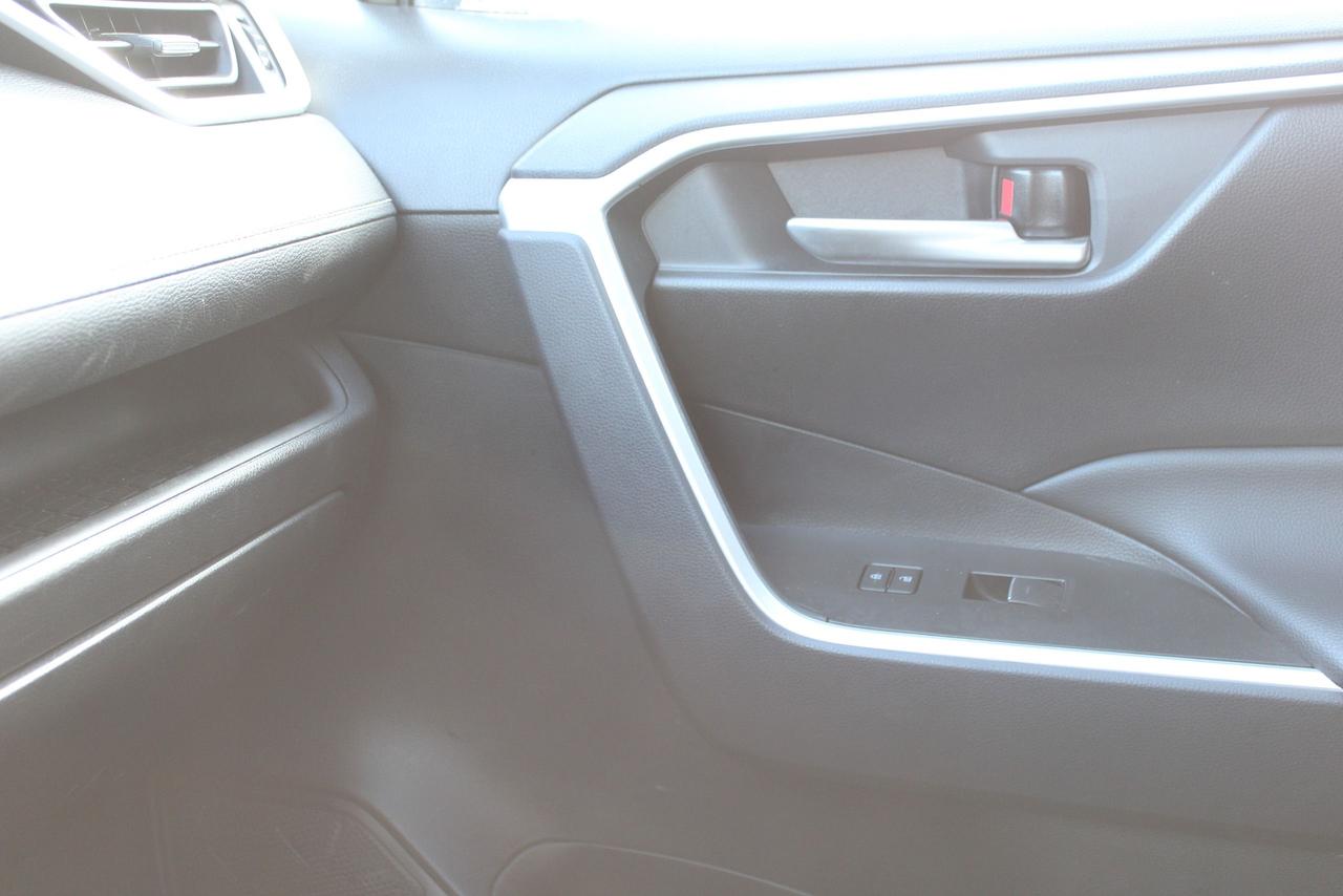 2025 Toyota RAV4 XLE Photo