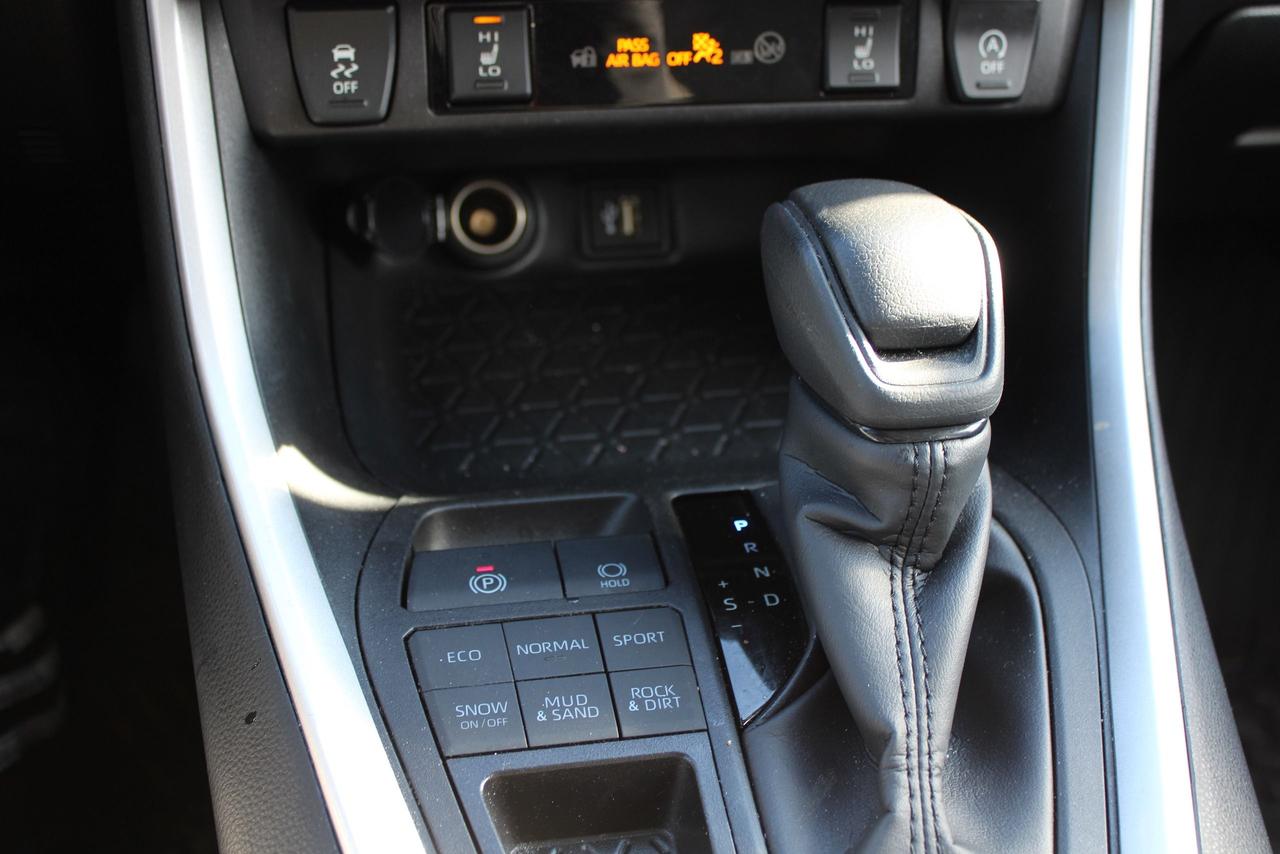 2025 Toyota RAV4 XLE Photo