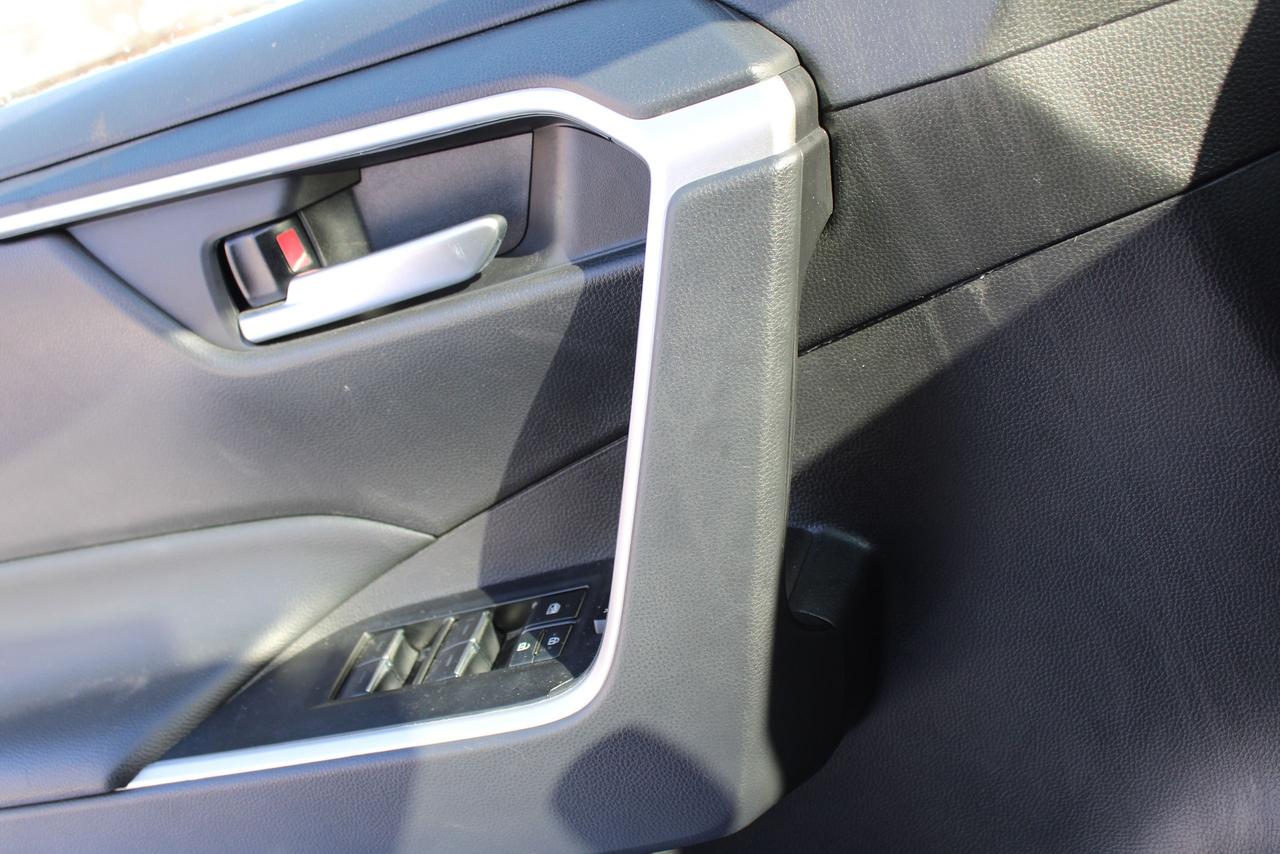 2025 Toyota RAV4 XLE Photo