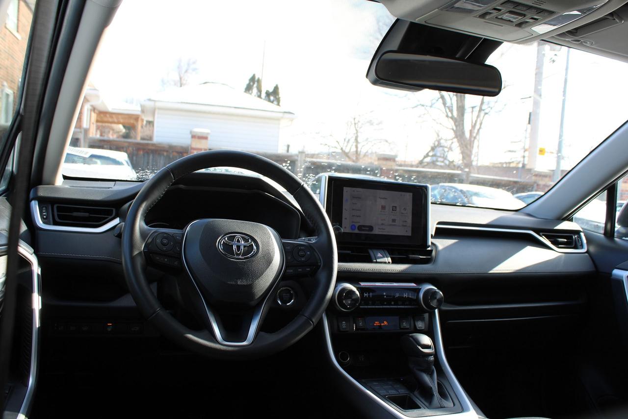 2025 Toyota RAV4 XLE Photo