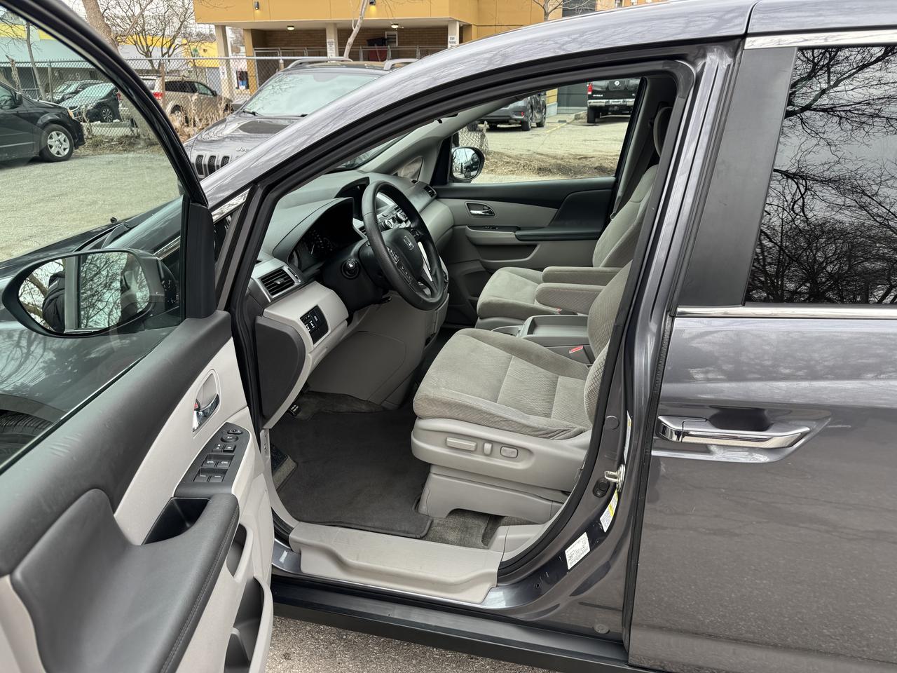 2014 Honda Odyssey EX PWR DOORS! Photo