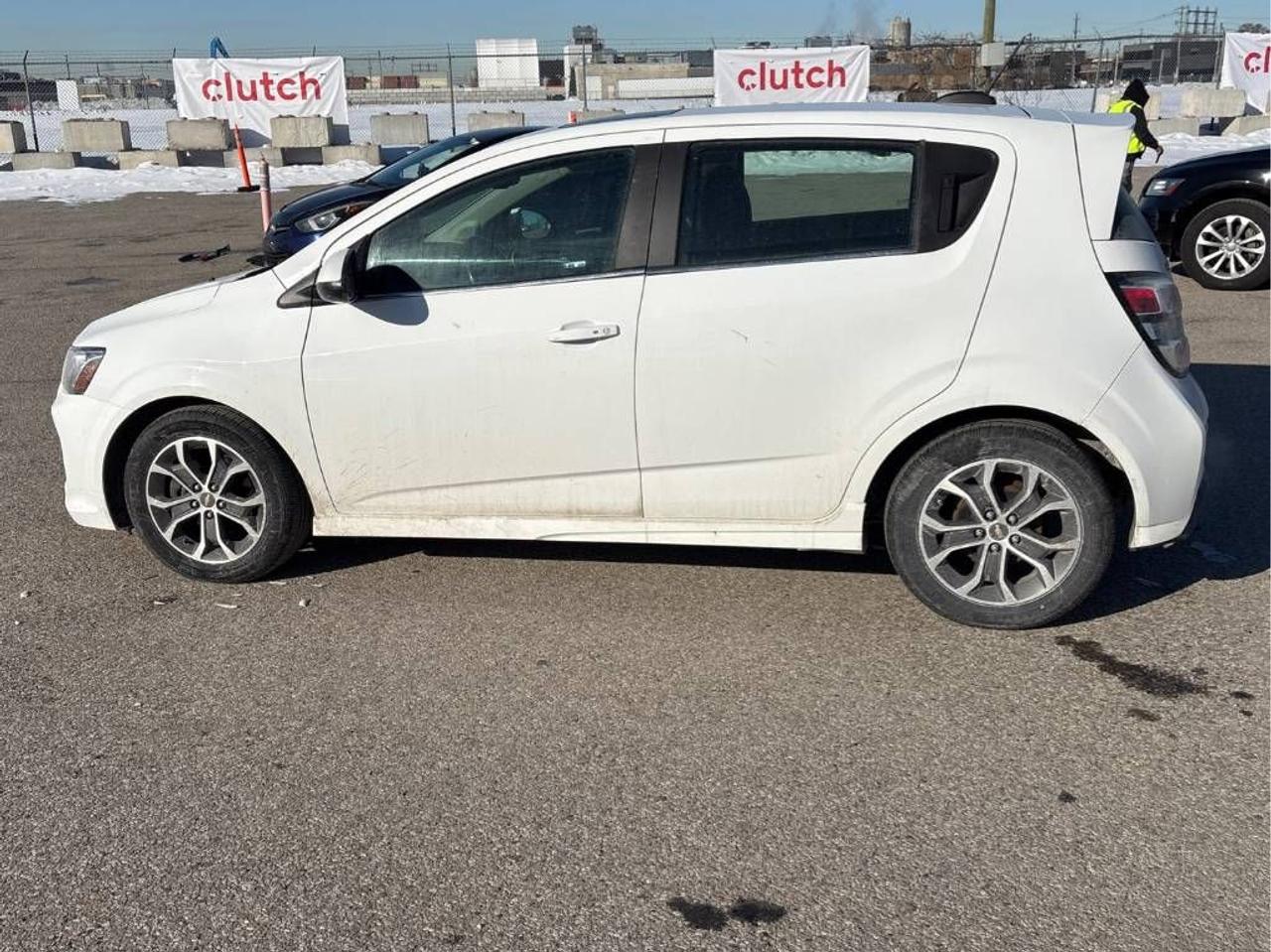 2017 Chevrolet Sonic LT AUTO, SUNROOF, HEATED SEATS, REMOTE START!! Photo4