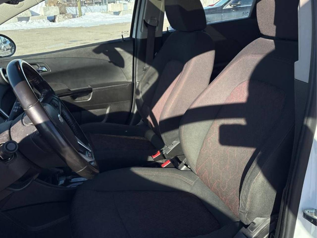 2017 Chevrolet Sonic LT AUTO, SUNROOF, HEATED SEATS, REMOTE START!! Photo14