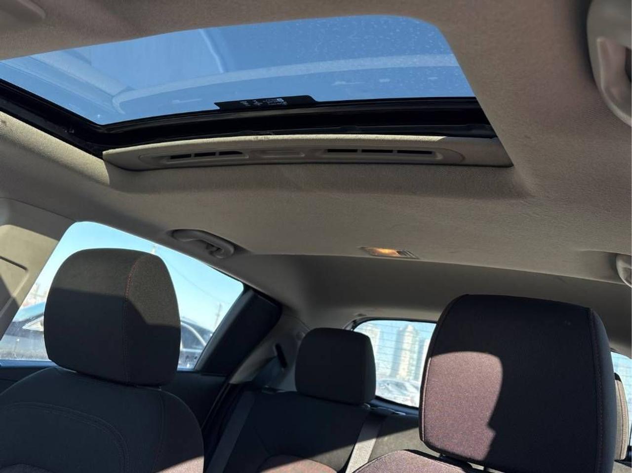 2017 Chevrolet Sonic LT AUTO, SUNROOF, HEATED SEATS, REMOTE START!! Photo20