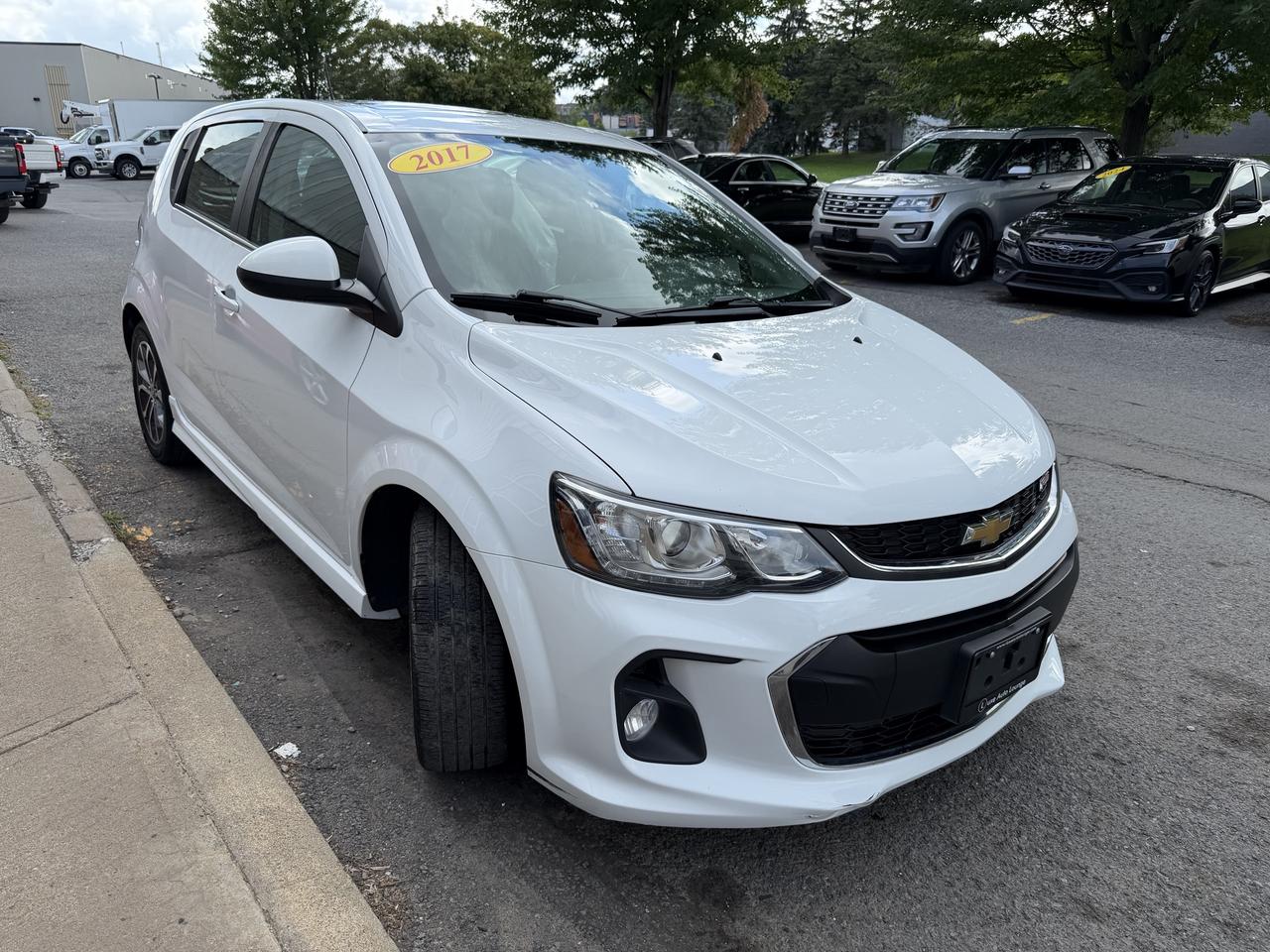 2017 Chevrolet Sonic LT AUTO, SUNROOF, HEATED SEATS, REMOTE START!! Photo