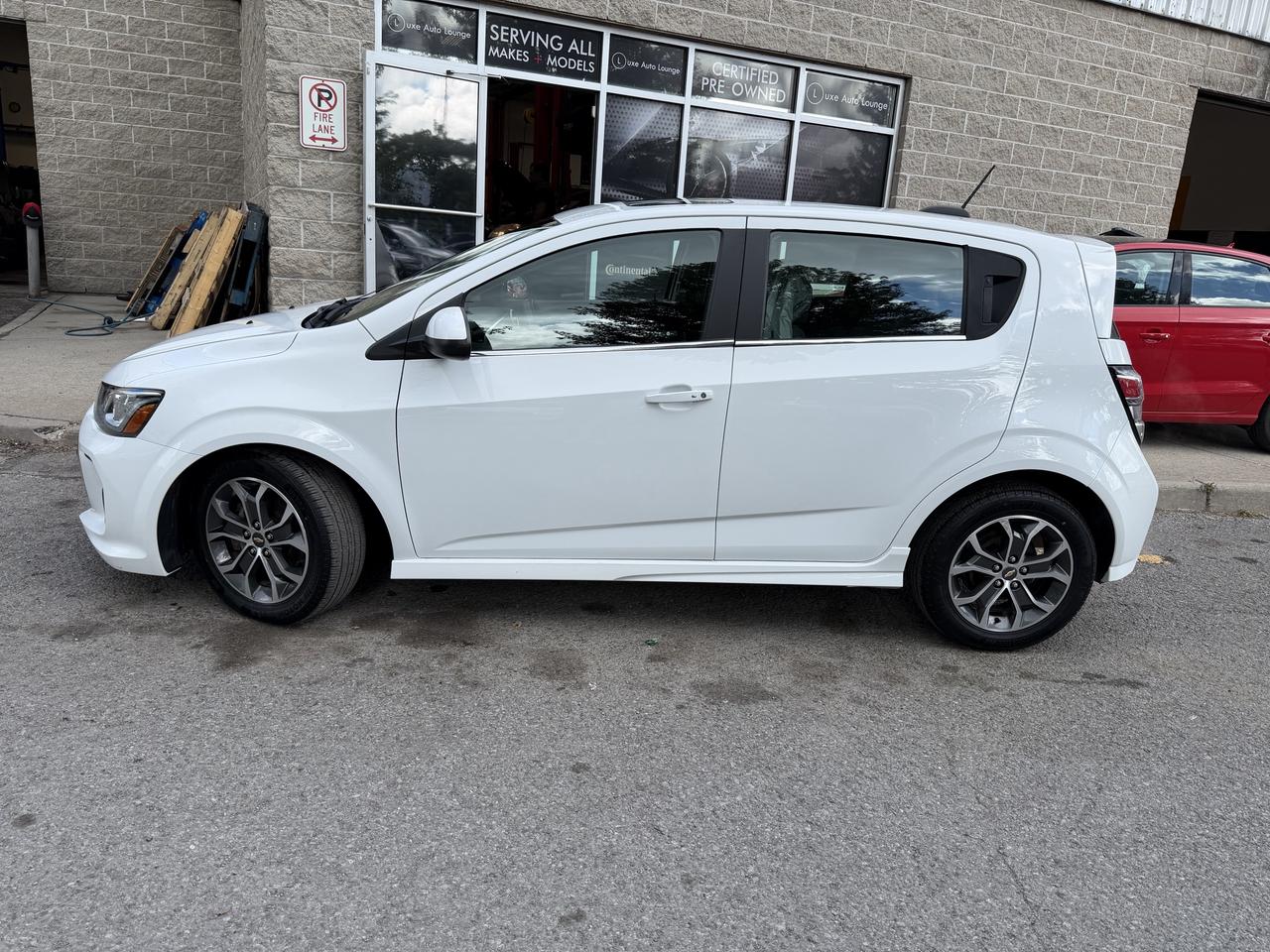 2017 Chevrolet Sonic LT AUTO, SUNROOF, HEATED SEATS, REMOTE START!! - Photo #4