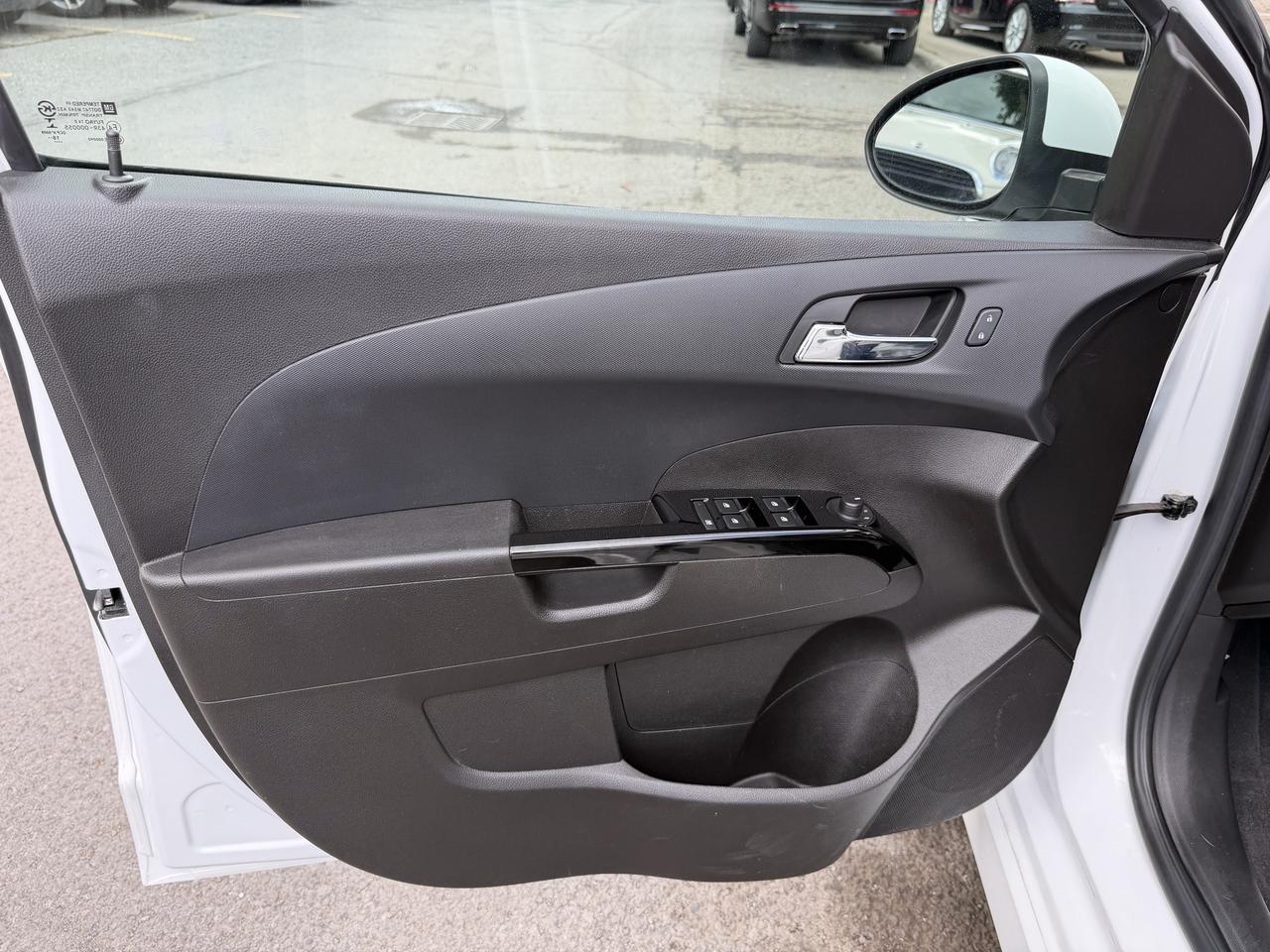 2017 Chevrolet Sonic LT AUTO, SUNROOF, HEATED SEATS, REMOTE START!! - Photo #16