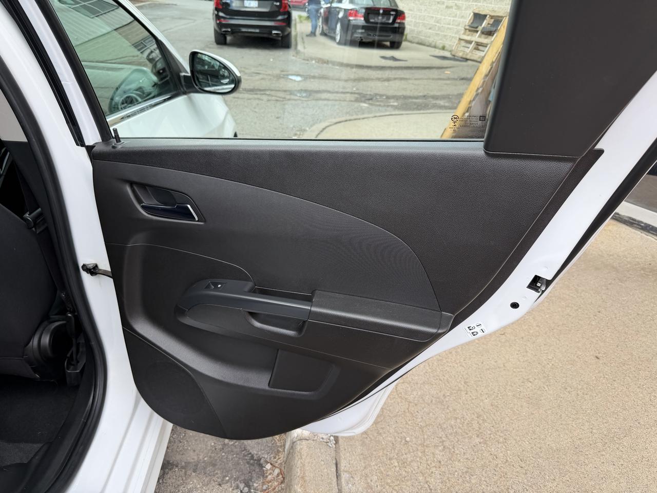 2017 Chevrolet Sonic LT AUTO, SUNROOF, HEATED SEATS, REMOTE START!! Photo