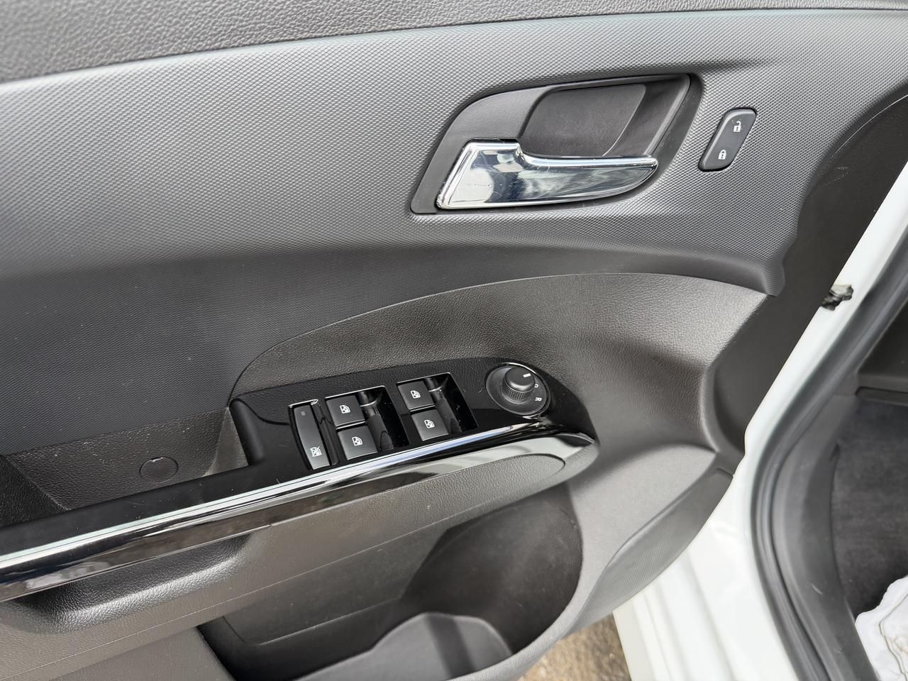 2017 Chevrolet Sonic LT AUTO, SUNROOF, HEATED SEATS, REMOTE START!! - Photo #17
