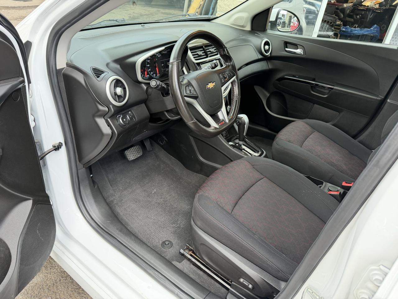 2017 Chevrolet Sonic LT AUTO, SUNROOF, HEATED SEATS, REMOTE START!! - Photo #20