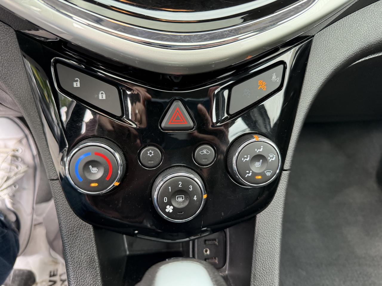 2017 Chevrolet Sonic LT AUTO, SUNROOF, HEATED SEATS, REMOTE START!! Photo
