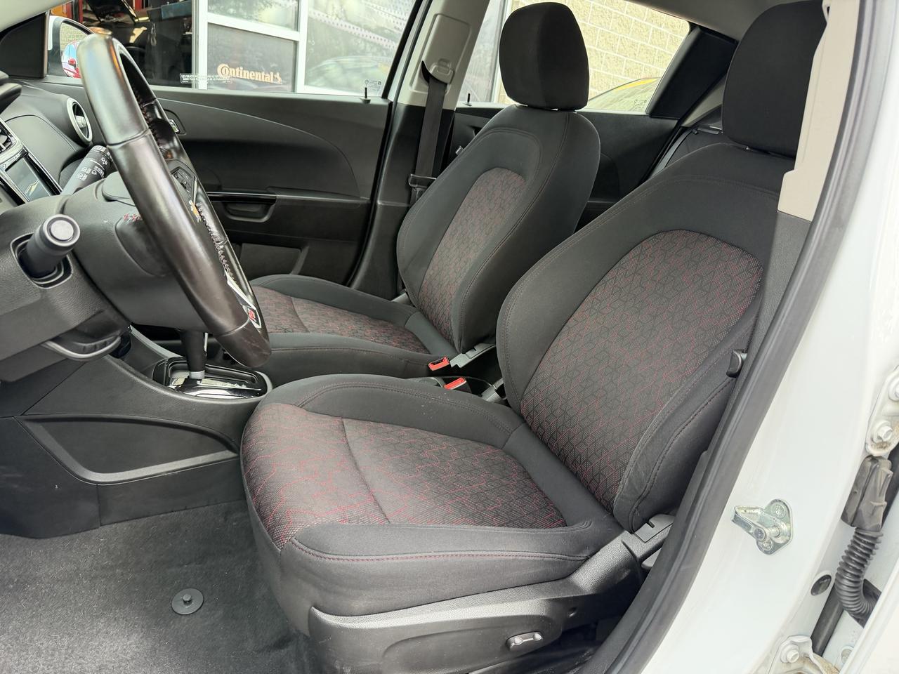 2017 Chevrolet Sonic LT AUTO, SUNROOF, HEATED SEATS, REMOTE START!! Photo