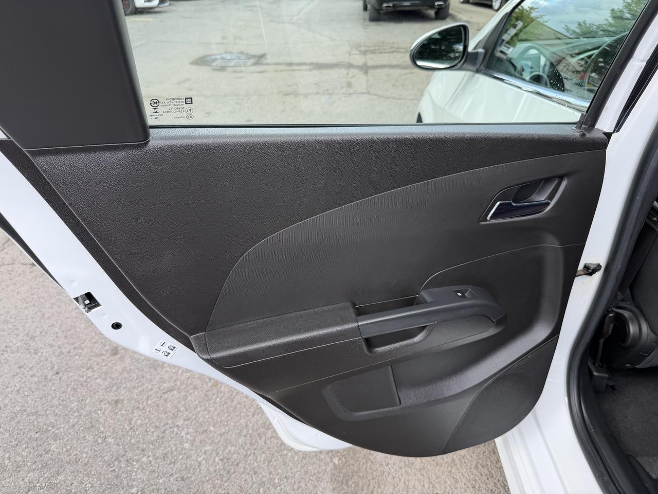 2017 Chevrolet Sonic LT AUTO, SUNROOF, HEATED SEATS, REMOTE START!! Photo