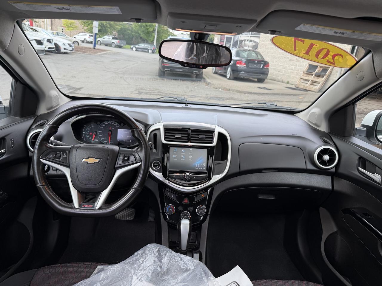 2017 Chevrolet Sonic LT AUTO, SUNROOF, HEATED SEATS, REMOTE START!! Photo