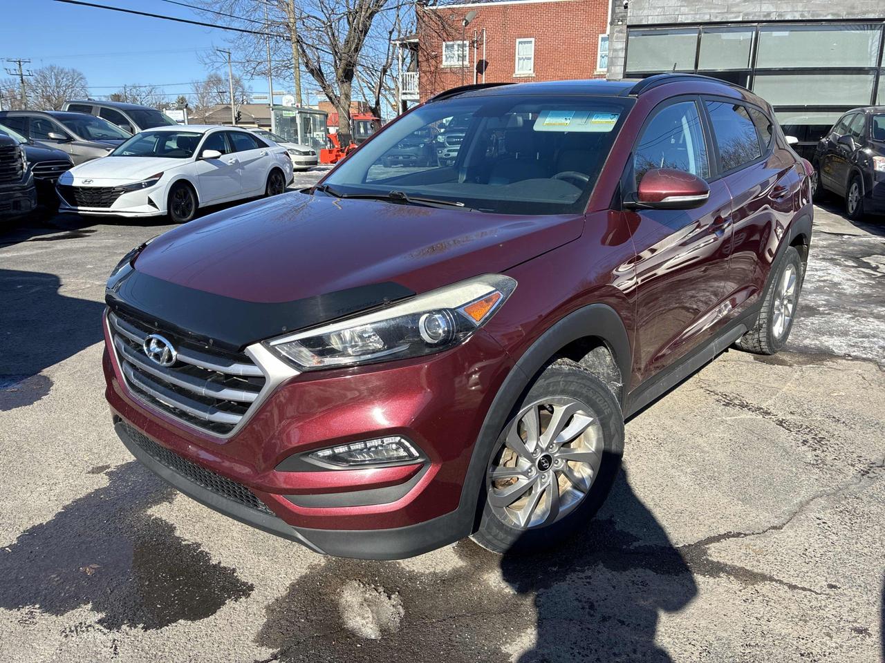 2017 Hyundai Tucson SE - AWD, LEATHER, SUNROOF, HEATED SEATS & WHEEL! Photo