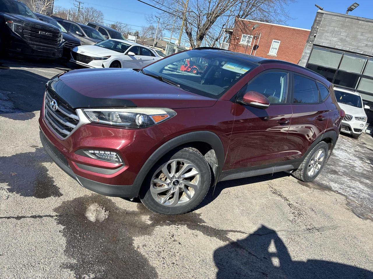 2017 Hyundai Tucson SE - AWD, LEATHER, SUNROOF, HEATED SEATS & WHEEL! Photo4