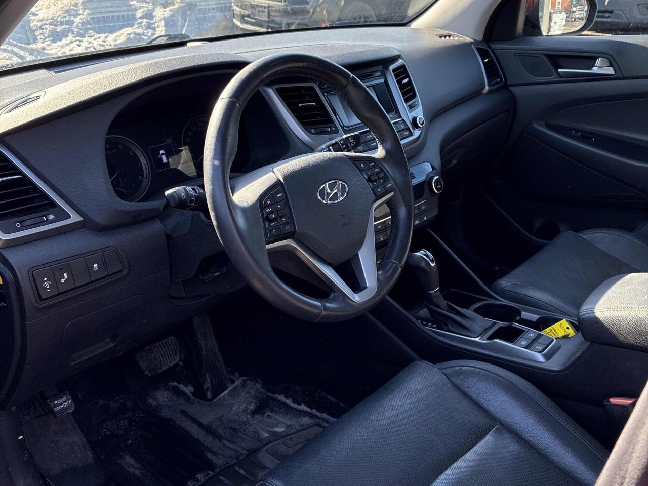 2017 Hyundai Tucson SE - AWD, LEATHER, SUNROOF, HEATED SEATS & WHEEL! Photo13