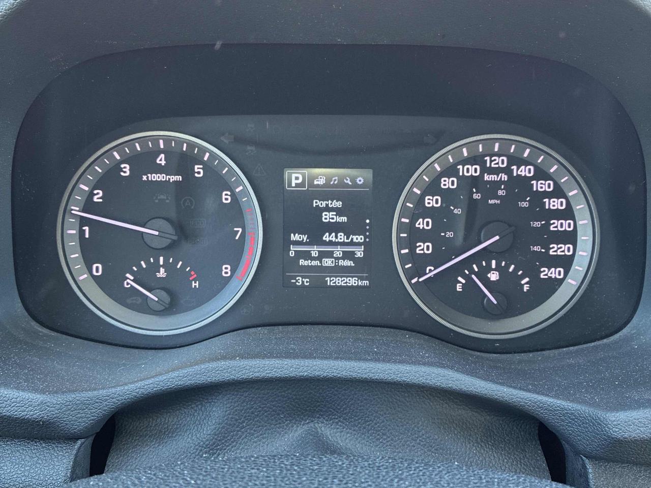 2017 Hyundai Tucson SE - AWD, LEATHER, SUNROOF, HEATED SEATS & WHEEL! Photo