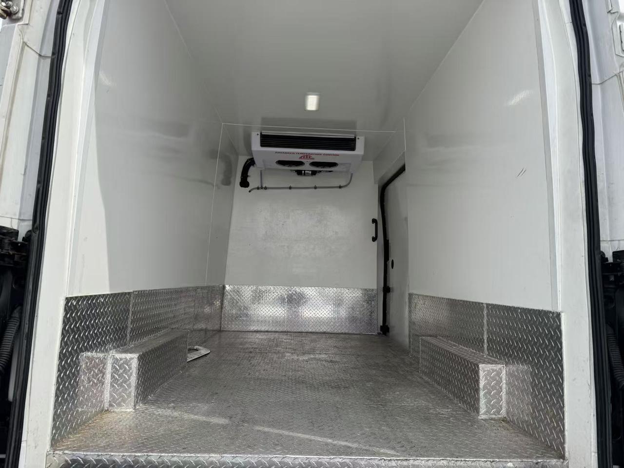 2019 Ford Transit 250 HIGHROOF REEFER Photo