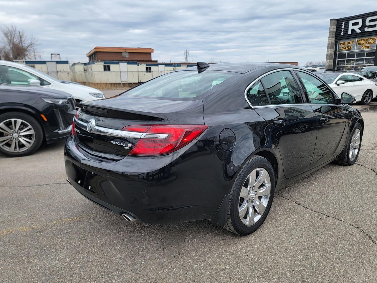 2016 Buick Regal 4dr Sdn Premium I AWD Photo4