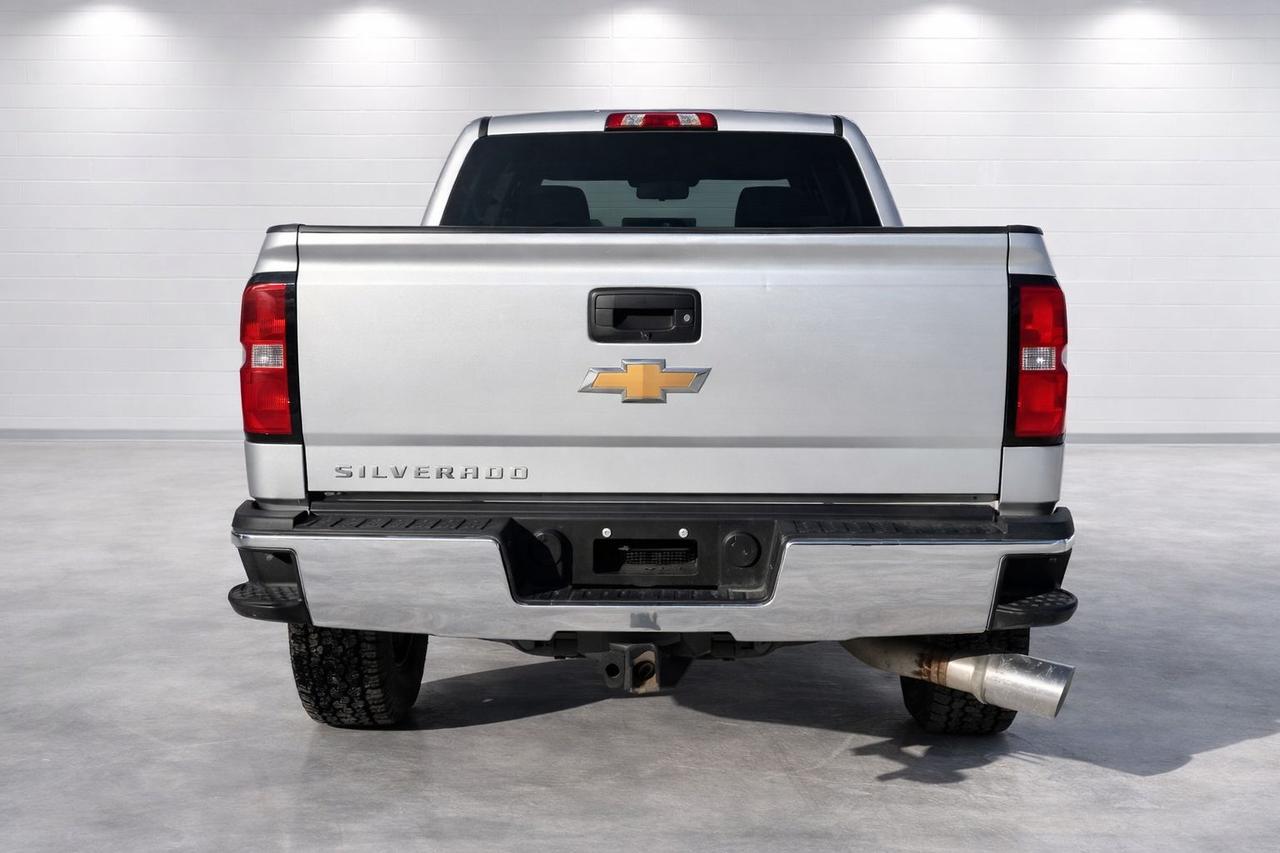 2016 Chevrolet Silverado 2500 4WD Crew Cab 153" Diesel Photo4