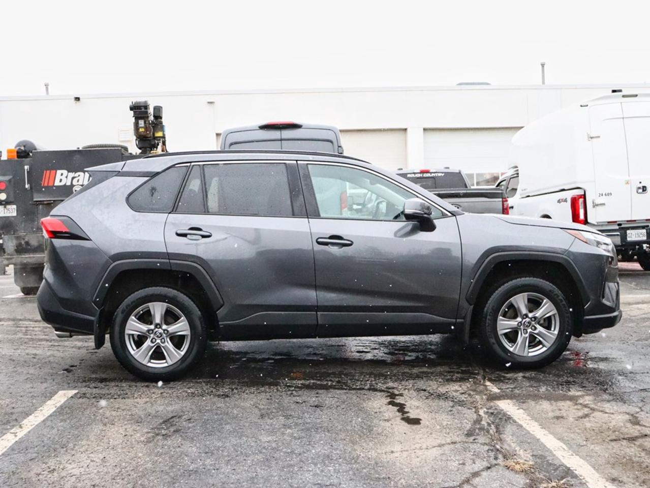 2022 Toyota RAV4 XLE | AWD | 2.5L | ROOF | HTD STR WHL |ADPTV CRUIS Photo
