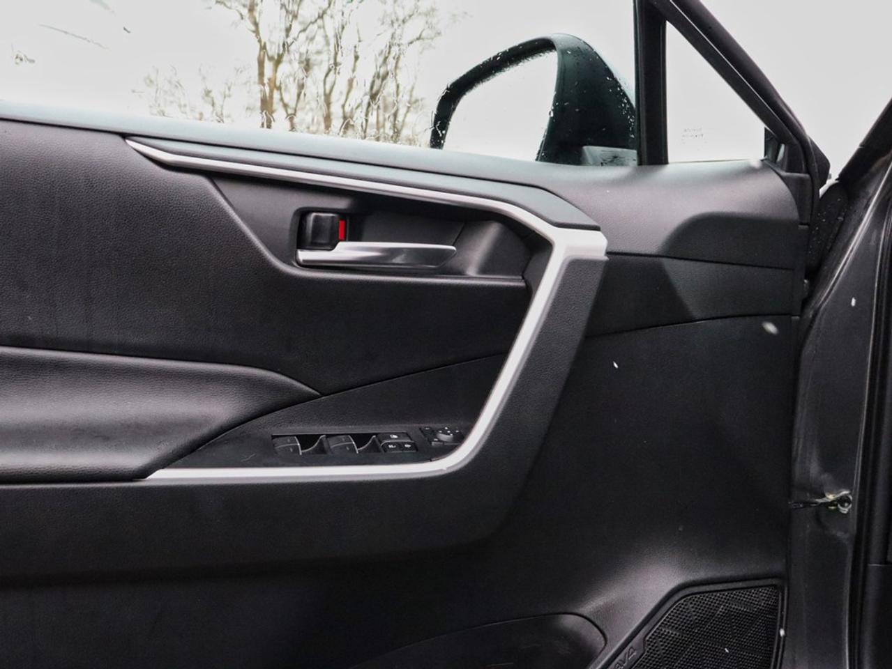 2022 Toyota RAV4 XLE | AWD | 2.5L | ROOF | HTD STR WHL |ADPTV CRUIS Photo