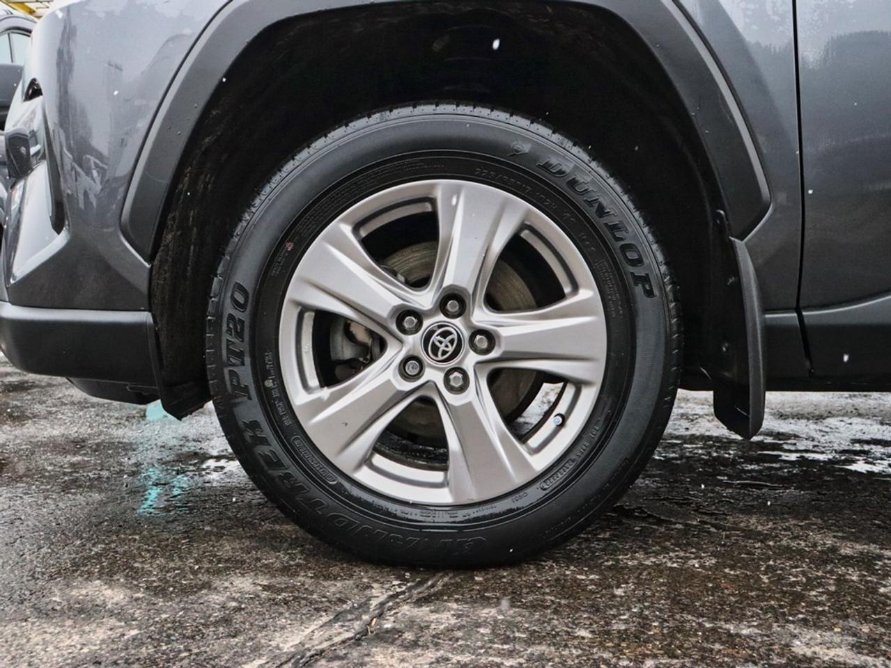 2022 Toyota RAV4 XLE | AWD | 2.5L | ROOF | HTD STR WHL |ADPTV CRUIS Photo