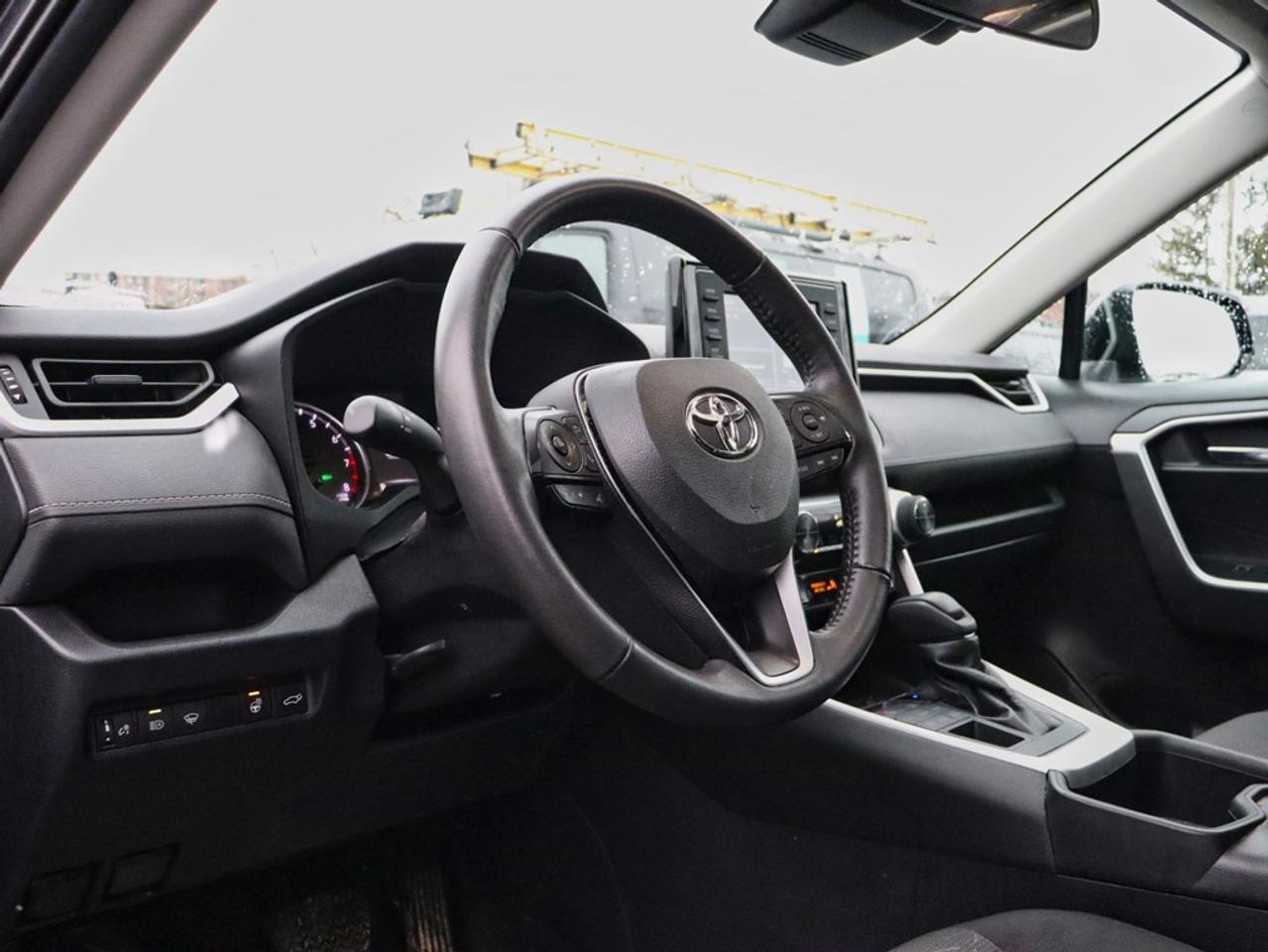 2022 Toyota RAV4 XLE | AWD | 2.5L | ROOF | HTD STR WHL |ADPTV CRUIS Photo
