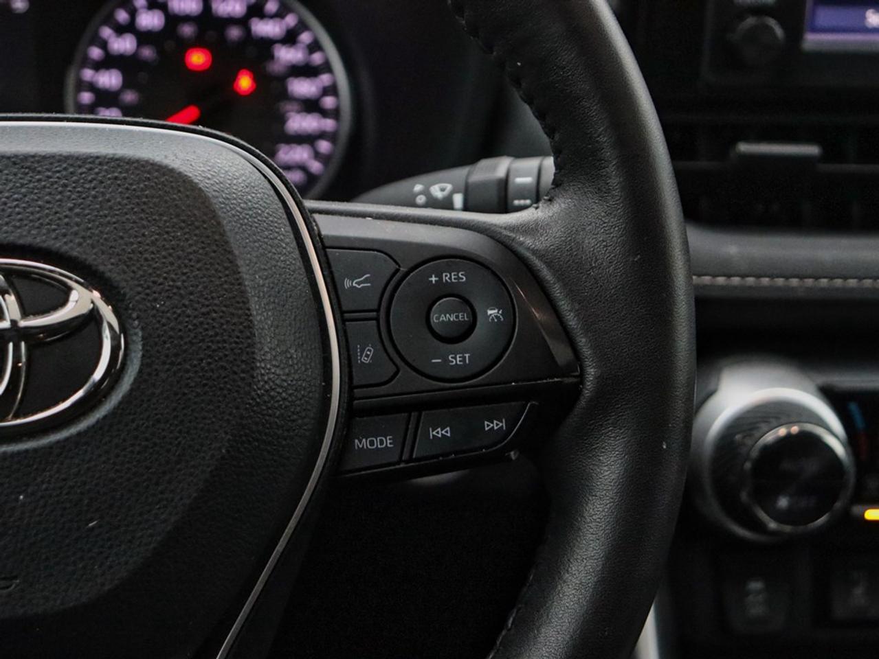 2022 Toyota RAV4 XLE | AWD | 2.5L | ROOF | HTD STR WHL |ADPTV CRUIS Photo