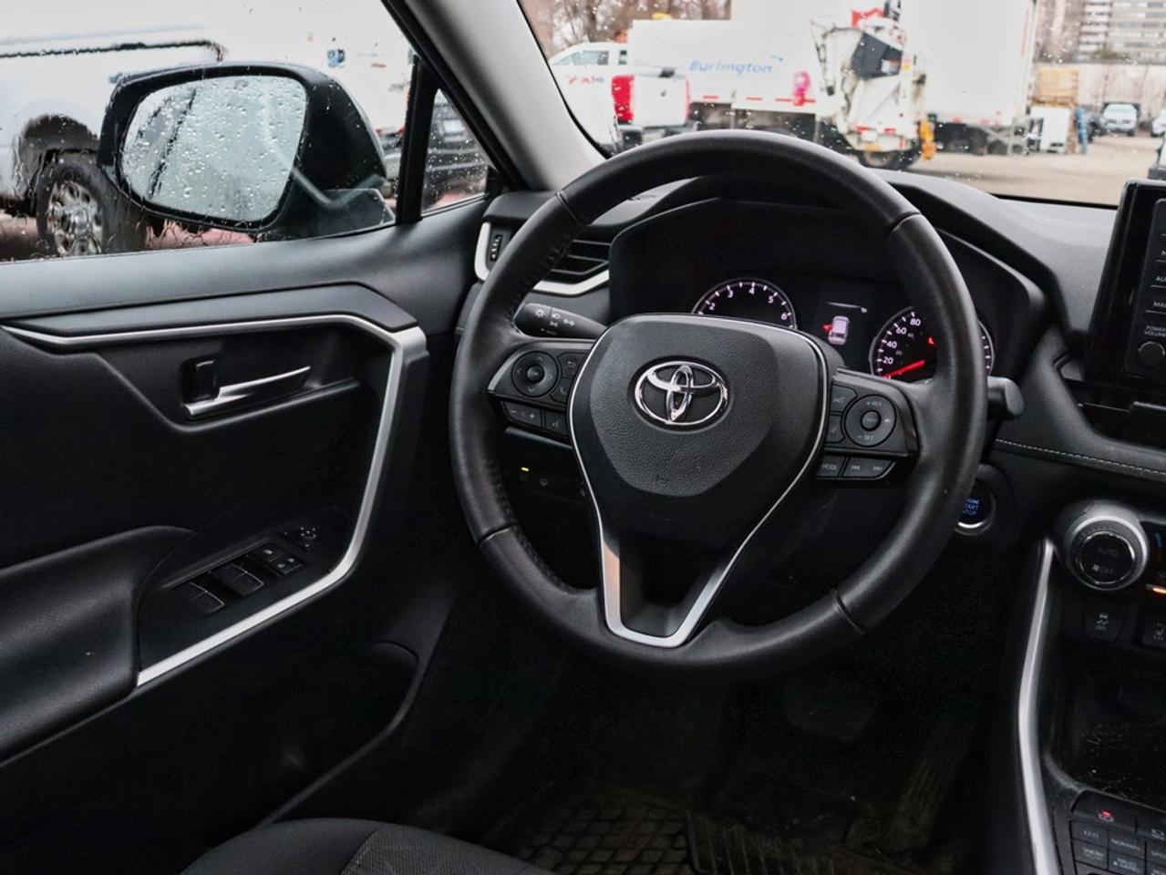 2022 Toyota RAV4 XLE | AWD | 2.5L | ROOF | HTD STR WHL |ADPTV CRUIS Photo