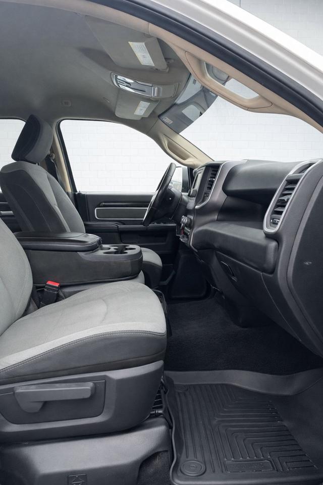 2019 RAM 3500 Big Horn 4x4 Crew Cab 8' Box Photo