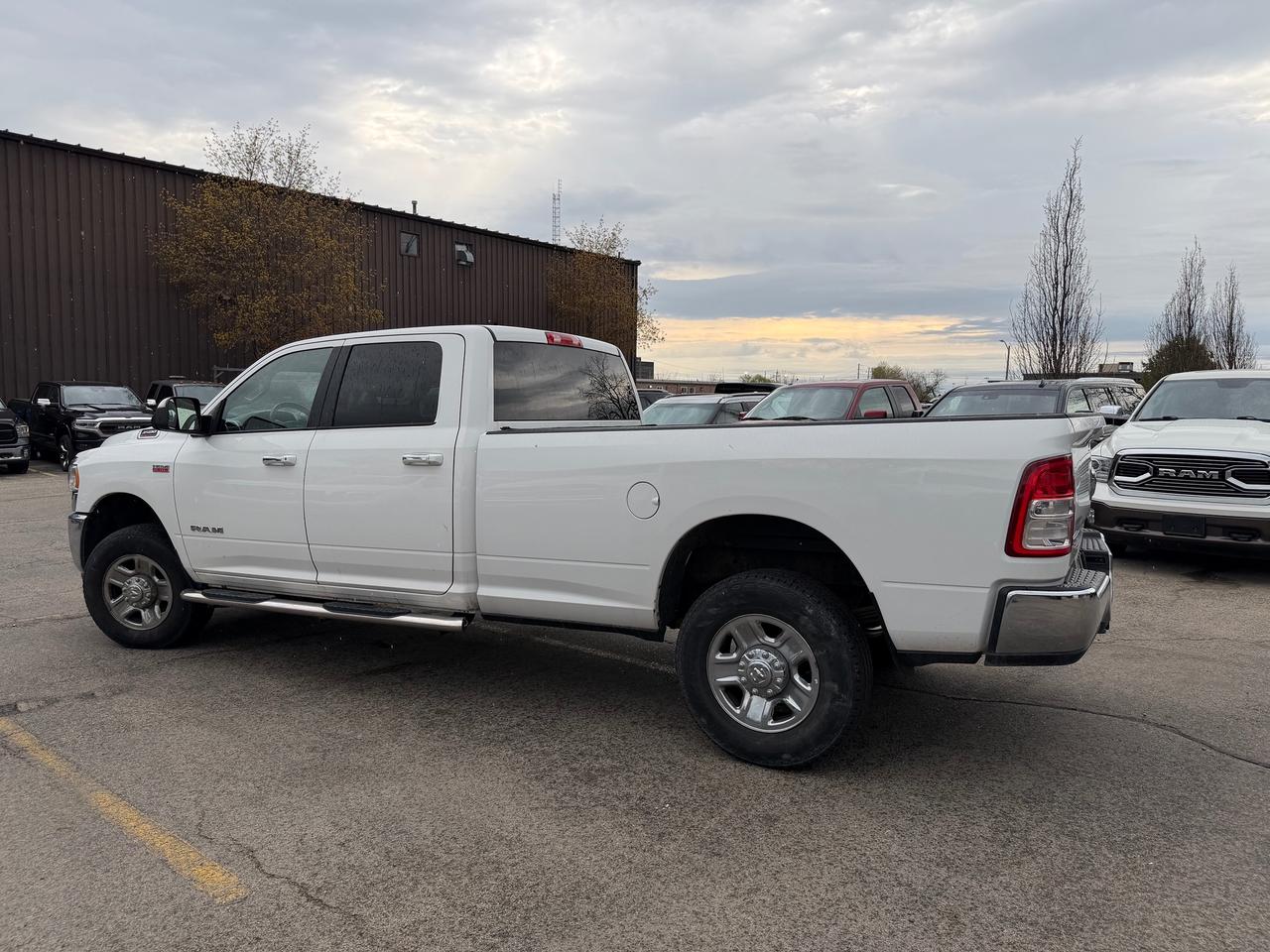 2019 RAM 3500 Big Horn 6.4L V8 Crew Cab 8' Box Photo3